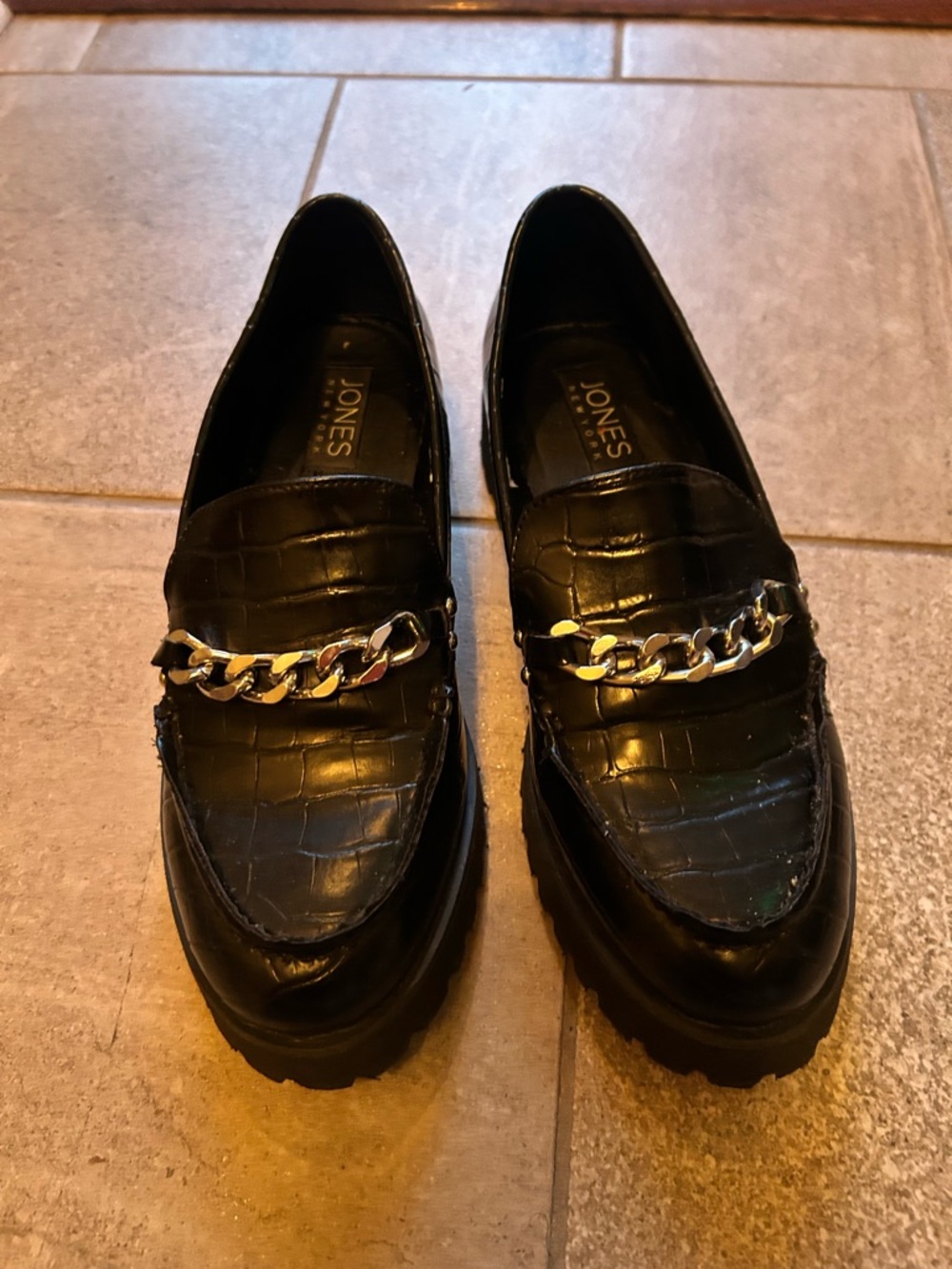 Jones New York Black Croc-Embossed Loafers with Gold Chain